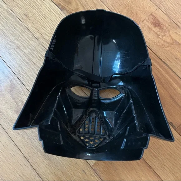 Kids Darth Vader Costume - Size 4T- Disney Store- Halloween- - Picture 4 of 8